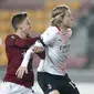 Jens Petter Hauge saat pertandingan sepak bola grup H Liga Eropa UEFA antara AC Sparta Praha dan AC Milan di Praha, Republik Ceko, Kamis, 10 Desember 2020. (Foto AP / Petr David Josek)