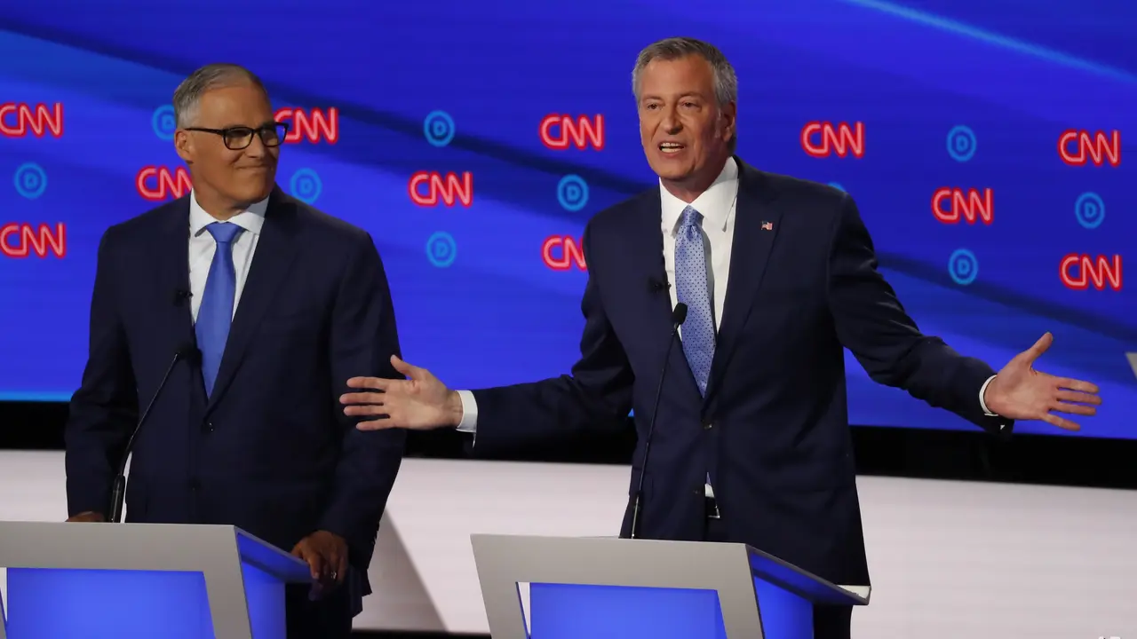 Wali Kota New York, Bill de Blasio, menyerang Joe Biden berulang kali. (AP)