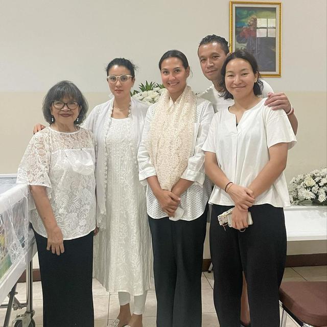 Dinna Olivia bersama Samuel Rizal dan Marcella Zalianty (Foto: instagram marcella.zalianty)