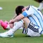 Kapten Argentina Lionel Messi tertunduk usai final Piala Dunia 2026 melawan Spanyol. (AFP/Carl Recine)