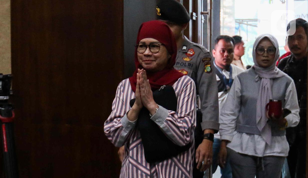 Terdakwa Galaila Karen Kardinah atau Karen Agustiawan pada Senin (24/6/2024) menjalani sidang pembacaan putusan di Pengadilan Tindak Pidana Korupsi (Tipikor) Jakarta terkait kasus dugaan korupsi pengadaan gas alam cair atau Liquefied Natural Gas (LNG). (Liputan6.com/Herman Zakharia)