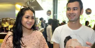 Menjadi seorang ibu tidaklah membatasi kreatifitas seorang wanita. Fokus dengan ASI Eksklusif, Raffi tidak menghalangi karir gigi setelah menjadi seorang ibu.