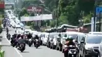 Kemacetan terjadi di sejumlah titik di kawasan Puncak Bogor. Sementara itu, polisi masih cari korban kapal tenggelam di Kepulauan Seribu.
