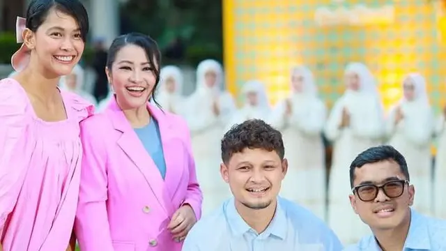 6 Gaya Tamu Seleb di Syukuran 7 Bulan Kehamilan Kedua Lesti Kejora, dari Geng Mamayu, Shireen-Zaskia Sungkar, hingga Aaliyah Massaid