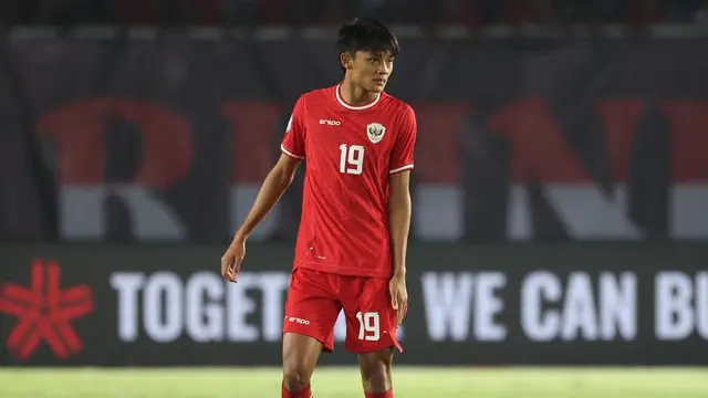 Aksi Achmad Maulana Syarif bersama Timnas Indonesia di Piala AFF 2024. (c) Bola.net/Abdul Aziz