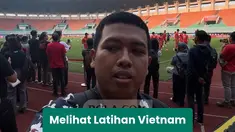 Jurnalis Bola.com mendapat kesempatan melihat lebih dekat sesi latihan Timnas Vietnam di Stadion Pakansari, Cibinong, Kabupaten Bogor, jelang menghadapi Timnas Indonesia pada laga lanjutan Piala AFF 2026. Latihan tersebut menjadi bagian dari persiapan akhir The Golden Star Warriors sebelum melakoni duel penting melawan skuad Garuda.