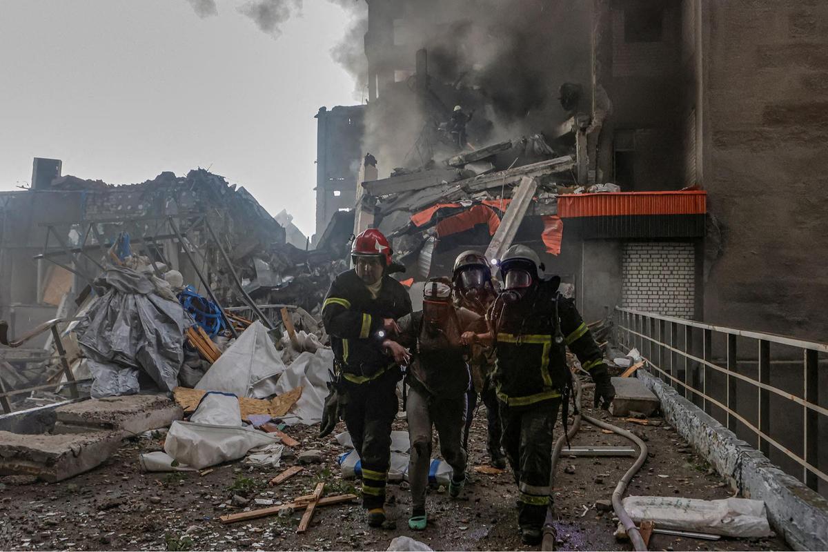 FOTO: Serangan Rusia di Kota Kharkiv Ukraina, Sedikitnya Lima Orang tewas