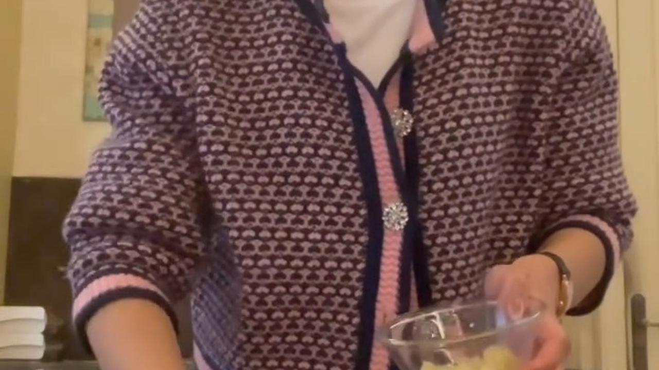 Bunga Zainal Bagikan Momen saat Masak Lamb Chop, Netizen Justru Salah Fokus dengan Cara Marinasinya