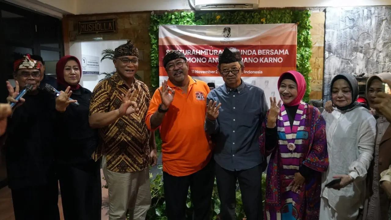 Calon wakil gubernur Jakarta nomor urut 3, Rano Karno atau biasa disapa Bang Doel melakukan silaturahmi dengan komunitas yang bernama 'Paguyuban Urang Sunda Bersama Pramono-Rano' di Rumah Makan Dapur Sunda, Cipete Selatan, Cilandak, Jakarta Selatan.