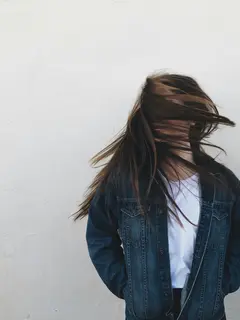 Ilustrasi rambut. (dok. Unsplash/Hailey Reed)