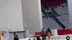 Potret Lyodra Ginting ketika gladi bersih di GBK. Meski sudah sering bernyanyi di panggung besar, namun rasanya tetap berbeda bernyanyi di depan Paus Fransiskus. Lyodra kenakan baju hitam dan rok selutut warna mustard. Tak pernah menyangka bisa bertemu dan bernyanyi acara Misa Akbar yang dipimpin oleh Paus Fransiskus, Lyodra Ginting tak henti ucap syukur. (Liputan6.com/IG/@lambelyodra)