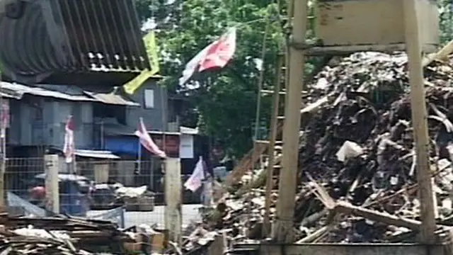 Hanya Ada 1 Eskavator untuk Keruk Sampah Manggarai