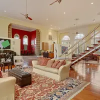 Beyonce dan Jay Z memutuskan untuk menivestasikan Rp 34 miliar untuk sebuah rumah dengan desain gereja. (foto: pursuitist.com)