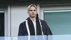 Rekrutan baru Chelsea Mykhailo Mudryk terlihat di tribun menjelang pertandingan Liga Inggris Chelsea dan Crystal Palace di Stamford Bridge di London, Minggu 15 Januari 2023. Pemain sayap asal Ukraina itu menjadi rekrutan termahal Chelsea di bawah kepemilikan baru klub Amerika. (Mike Egerton/PA via AP)