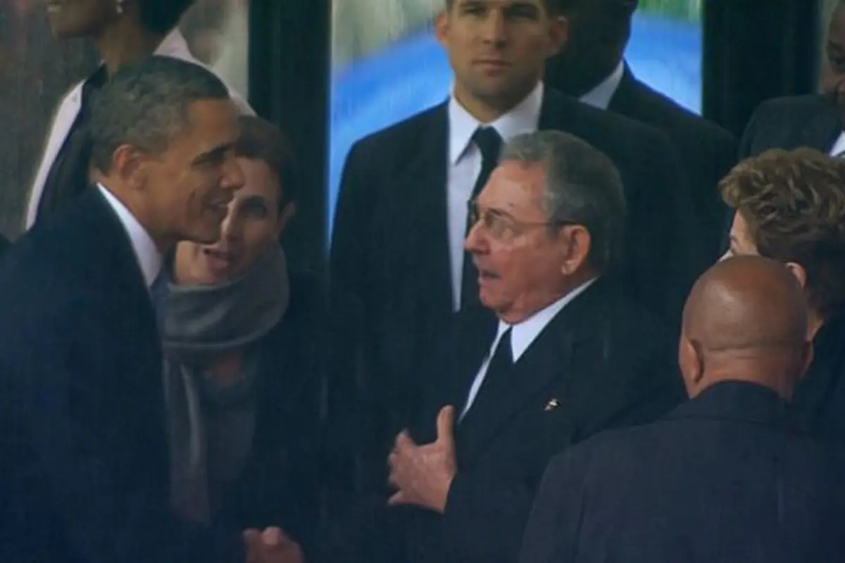 Barack Obama dan Raul Castro