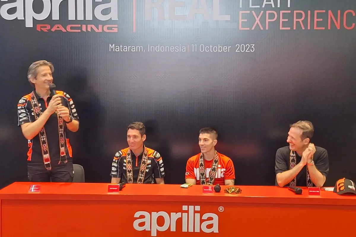 2 Pembalap Aprilia Ramah Tamah dengan Penggemar di Lombok (Arief A/Liputan6.com)