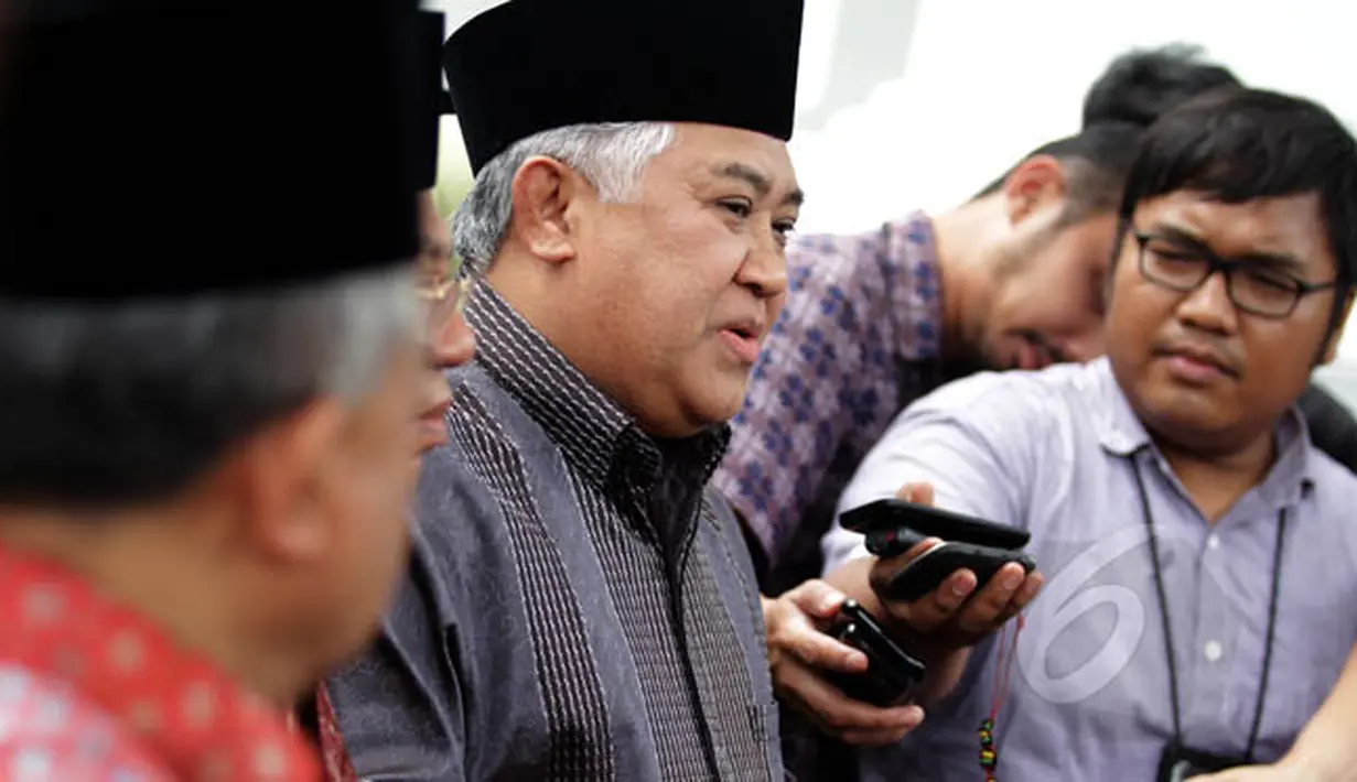Ketua Umum MUI, Prof Dr Din Syamsuddin memberi keterangan kepada wartawan seusai bertemu Presiden Joko Widodo di Istana Merdeka,  Jakarta,  Selasa (3/2/2015). (Liputan6.com/Faizal Fanani)