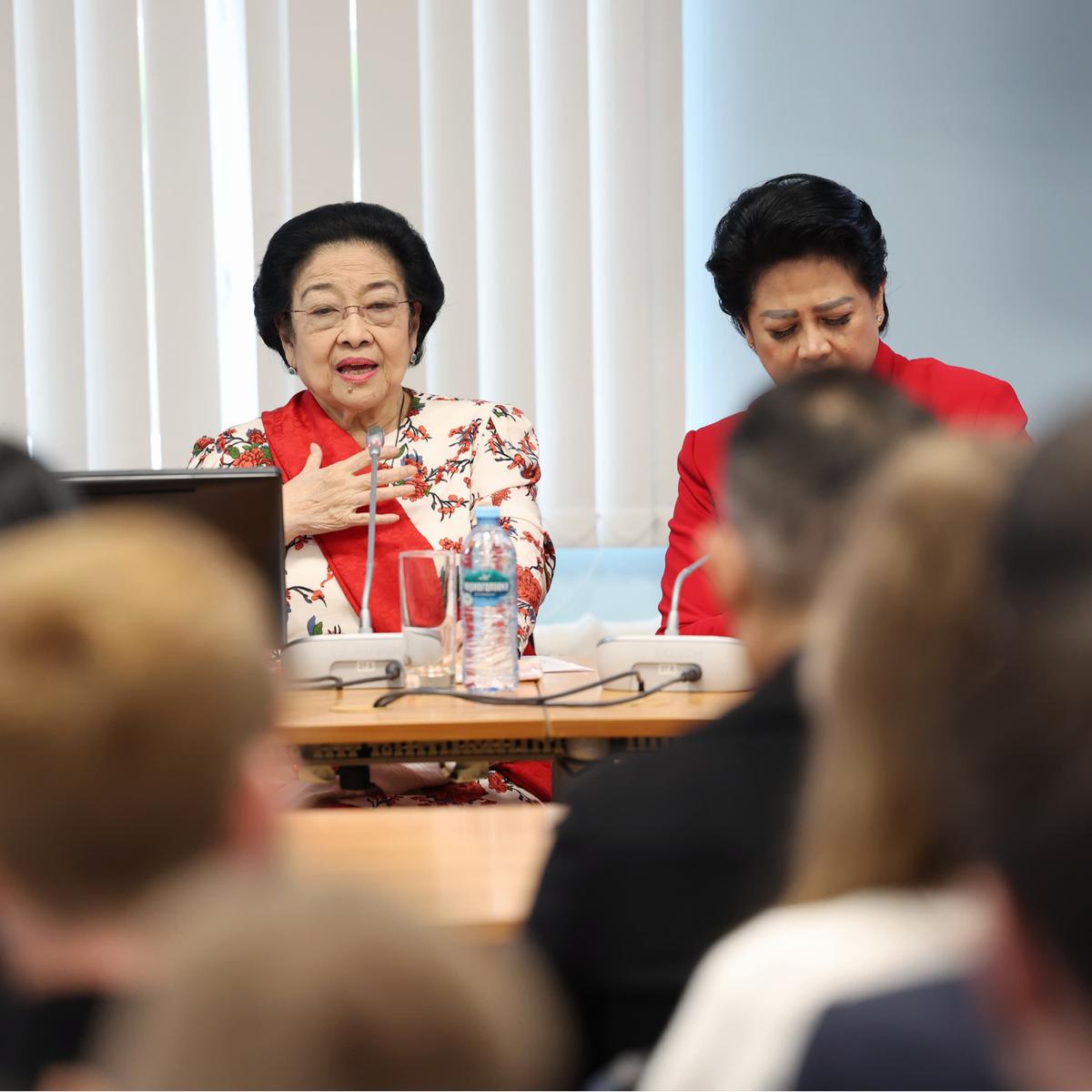 Presiden Kelima RI Megawati Soekarnoputri saat memberikan kuliah umum di Universitas Saint Petersburg, Rusia.