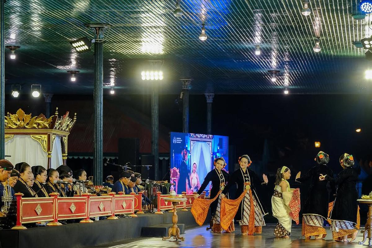 Potret Widiyanti Putri Wardhana Bersama Sri Sultan Hamengkubuwono X Hadiri Penutupan Pameran Parama Iswari