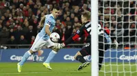 Sergio Aguero saat gagal maksimalkan peluang di final Liverpool vs Manchester City (reuters)