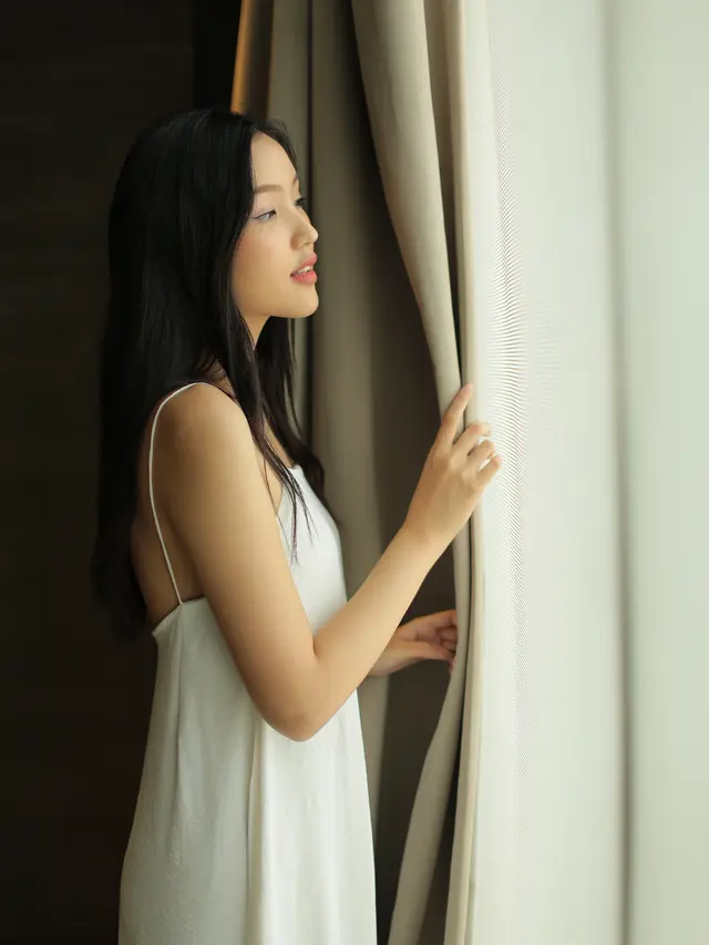 wanita agustus jendela