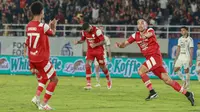 Gelandang asing Persis Solo, Lautaro Belleggia, saat merayakan golnya yang dicetak ke gawang Persija Jakarta pada pertandingan pekan ke-20 BRI Liga 1 2024/2025 di Stadion Manahan, Solo, Minggu (25/1/2025). (Bola.com/Radifa Arsa)