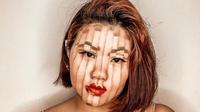 Gaby, Seorang Make Up Artist tunarungu yang menginspirasi lewat konten make up (IG: @GabrielleGandhi/@Gabrielle_Gandhi))