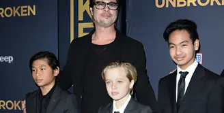 Pertemuan Brad Pitt dan anak-anaknya setelah digugat Angelina Jolie ternyata tidak sepenuhnya bahagia. Tidak ikut dengan saudaranya yang lain, dikabarkan Maddox tak ingin lagi bertemu ayahnya. (AFP/Bintang.com)
