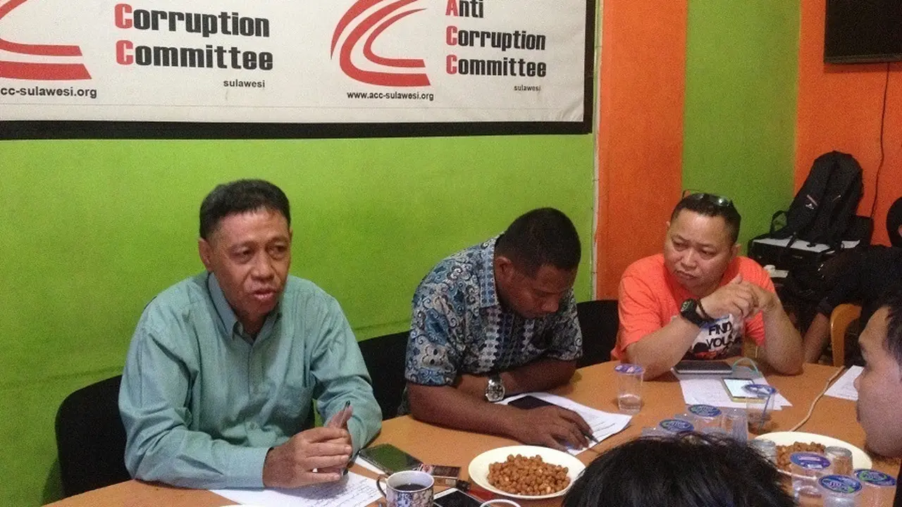 Anti Corruption Committee Sulawesi (ACC Sulawesi) dukung upaya Kejati Sulsel usut dugaan penyimpangan pajak balik nama kendaraan bermotor di Bapenda Maros (Liputan6.com/ Eka Hakim)