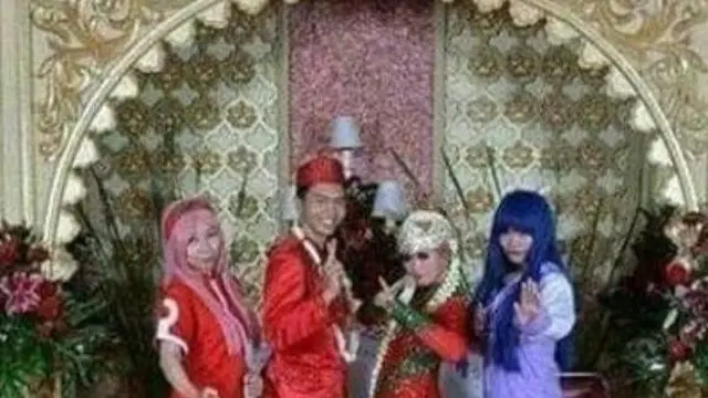 6 Potret Outfit saat Kondangan Ini Nyeleneh Banget, Bikin Geleng Kepala