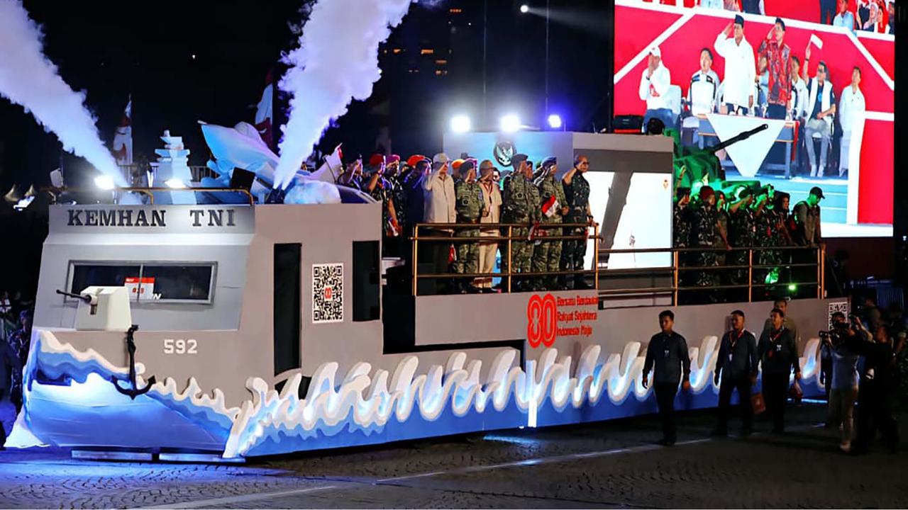 FOTO: Meriah! Pesta Rakyat & Karnaval HUT ke-80 RI Dimeriahkan TNI dan Kemhan