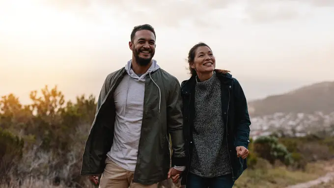 perempuan dan pasangan 26 agustus gunung