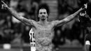 Zlatan Ibrahimovic dengan tato menghiasi tubuhnya, salah satu tato yang ada adalah Tanggal lahir ayah, saudara dan dua orang anak Ibrahimovic.  (AFP/Kenzo Tribouillard)