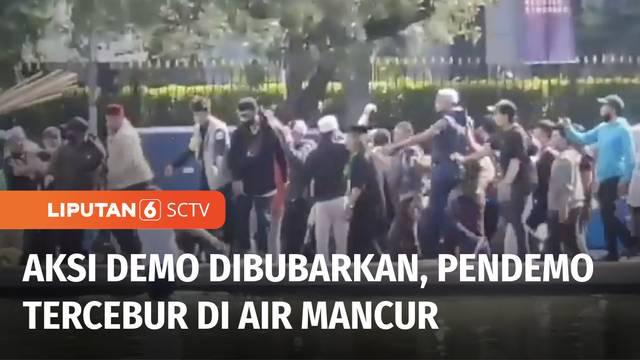 Unjuk rasa menolak kenaikan harga BBM bersubsidi oleh buruh dan berbagai elemen masyarakat di kawasan Patung Kuda, Gambir, Jakarta Pusat, diwarnai kericuhan. Sekelompok orang mendatangi massa pendemo lain dan memintanya membubarkan diri.
