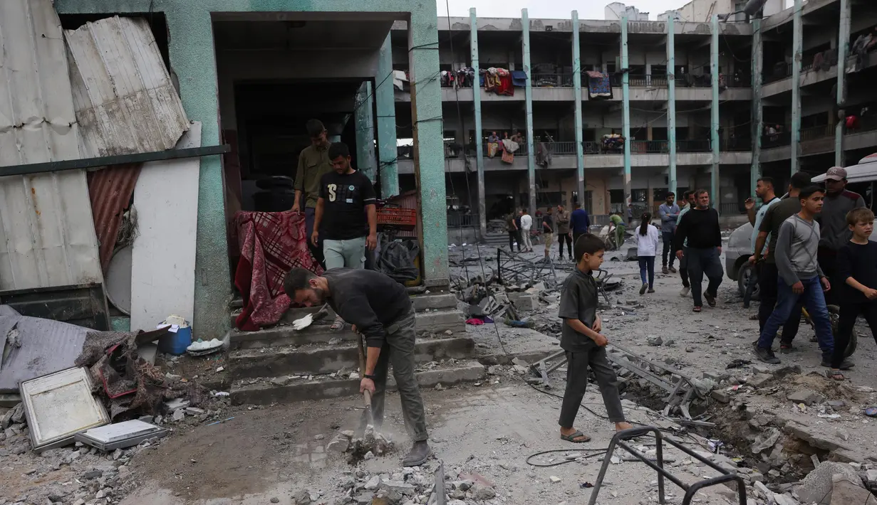 Sebagian besar wilayah dan fasilitas umum di Gaza luluh lantak setelah pasukan Israel menyerbu wilayah tersebut sebagai balasan atas serangan Hamas terhadap Israel pada 7 Oktober 2023. (Bashar TALEB/AFP)