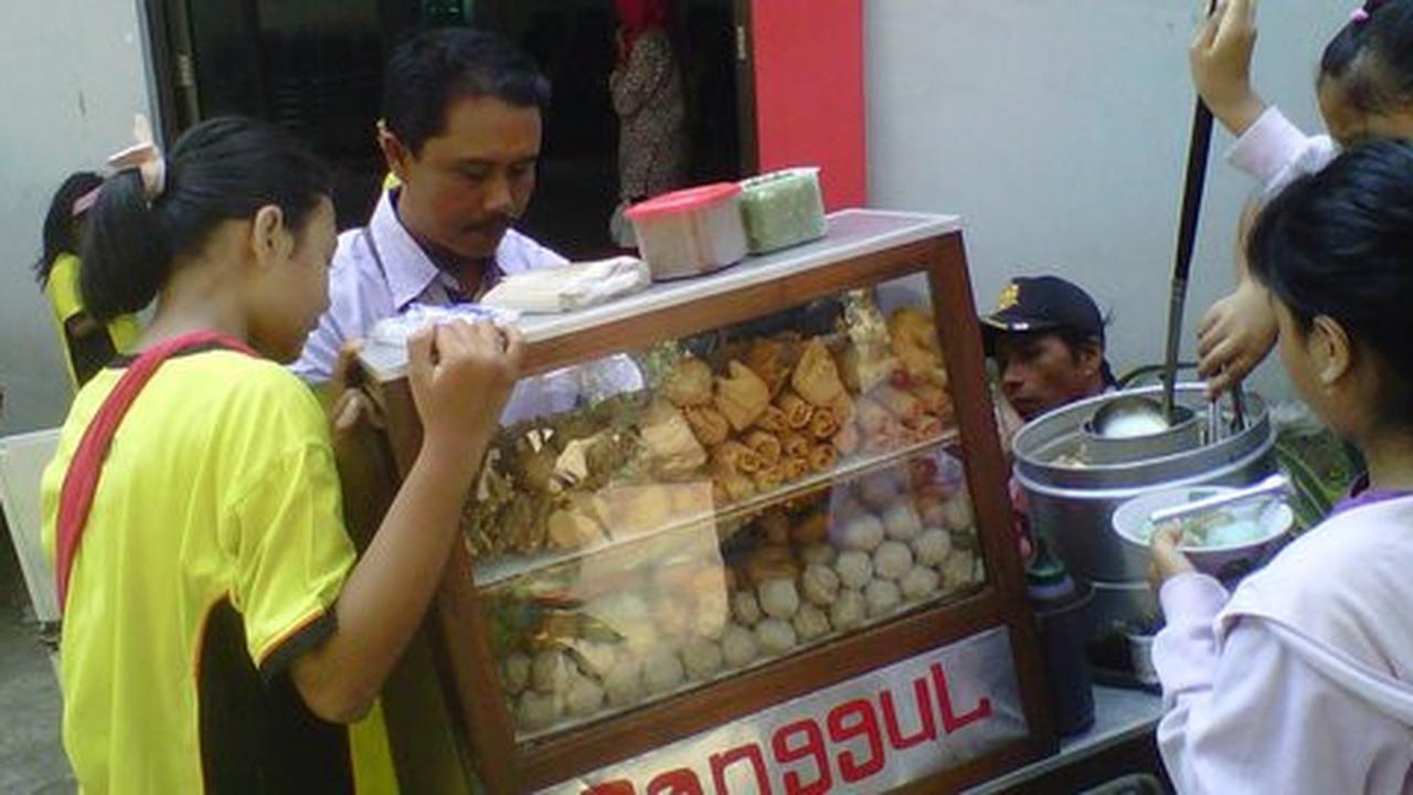 Ini strategi penjual bakso di Malang hadapi harga daging mahal