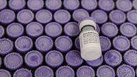 Vaksin COVID-19 Pfizer Inc and BioNTech dipotret di Rumah Sakit Anak Rady, San Diego, California, Amerika Serikat, 15 Desember 2020. Vaksin COVID-19 buatan Pfizer telah mendapat otorisasi darurat di beberapa negara seperti Amerika Serikat, Inggris, Singapura, dan Meksiko. (ARIANA DREHSLER/AFP)