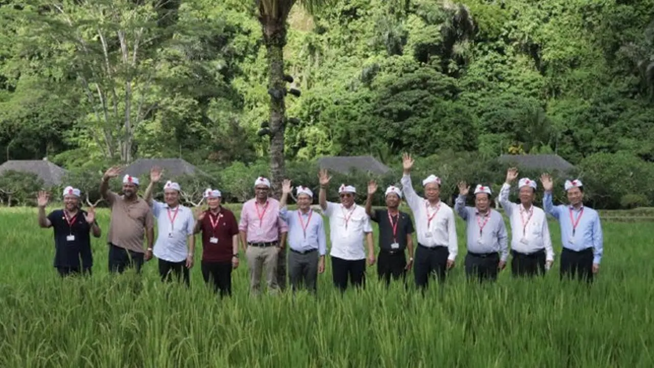Menkominfo Ajak Menteri TIK ASEAN Tanam Pohon di Ubud