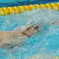 Perenang ESC Bandung, Ricky Anggawijaya saat lomba 200 meter gaya punggung putra Kejuaraan Aquatik Indonesia Open 2017 di Stadion Aquatik GBK, Jakarta, Jumat (15/12). Ricky mencatat waktu 02.04,75 detik. (Liputan6.com/Helmi Fithriansyah)