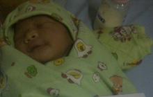 Lahir di bus, bayi Yuli dinamakan Syahrini Murni Bhayangkari Wati