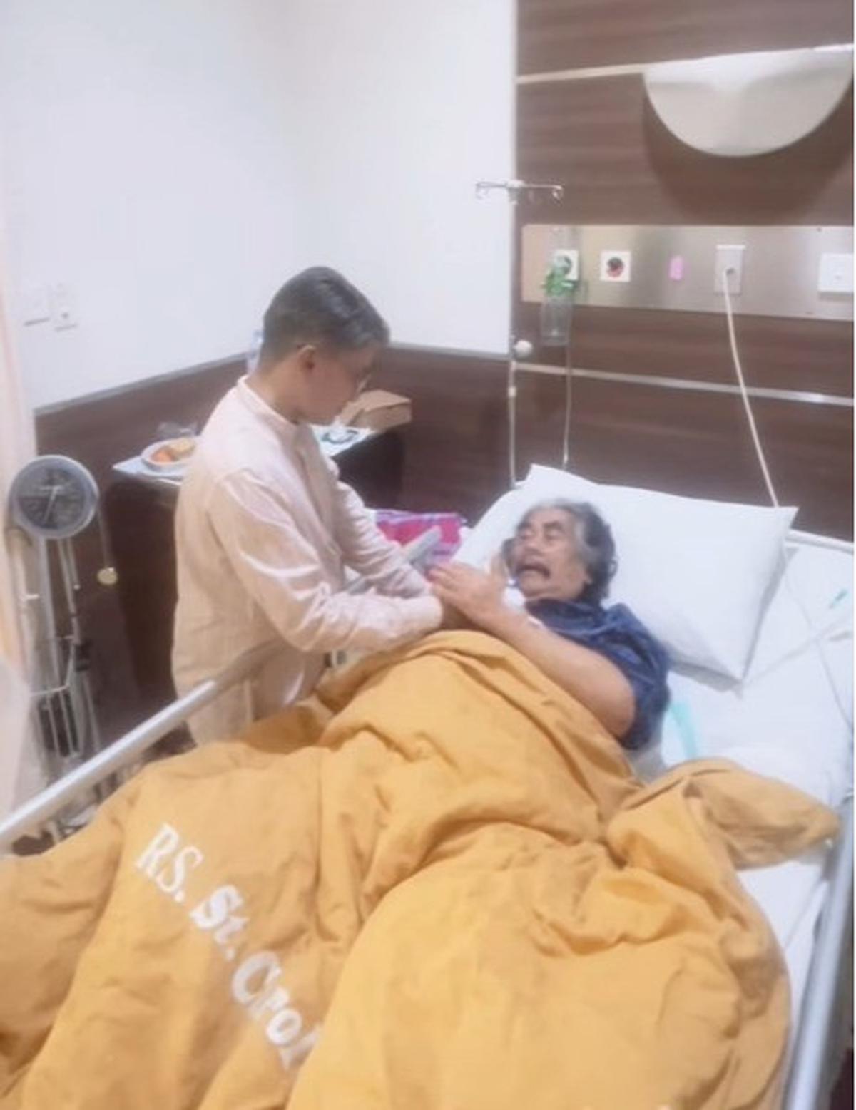 Jaja Miharja Menangis Dijenguk Ruben Onsu Sampai Tak Mau Lepas Genggaman Tangan Sang Presenter