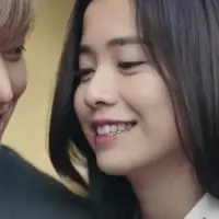 Aktris Malaysia, Emily Chan dan Lee Min Ho mesra saat dipertemukan kembali di sebuah kafe. Foto: Vidio