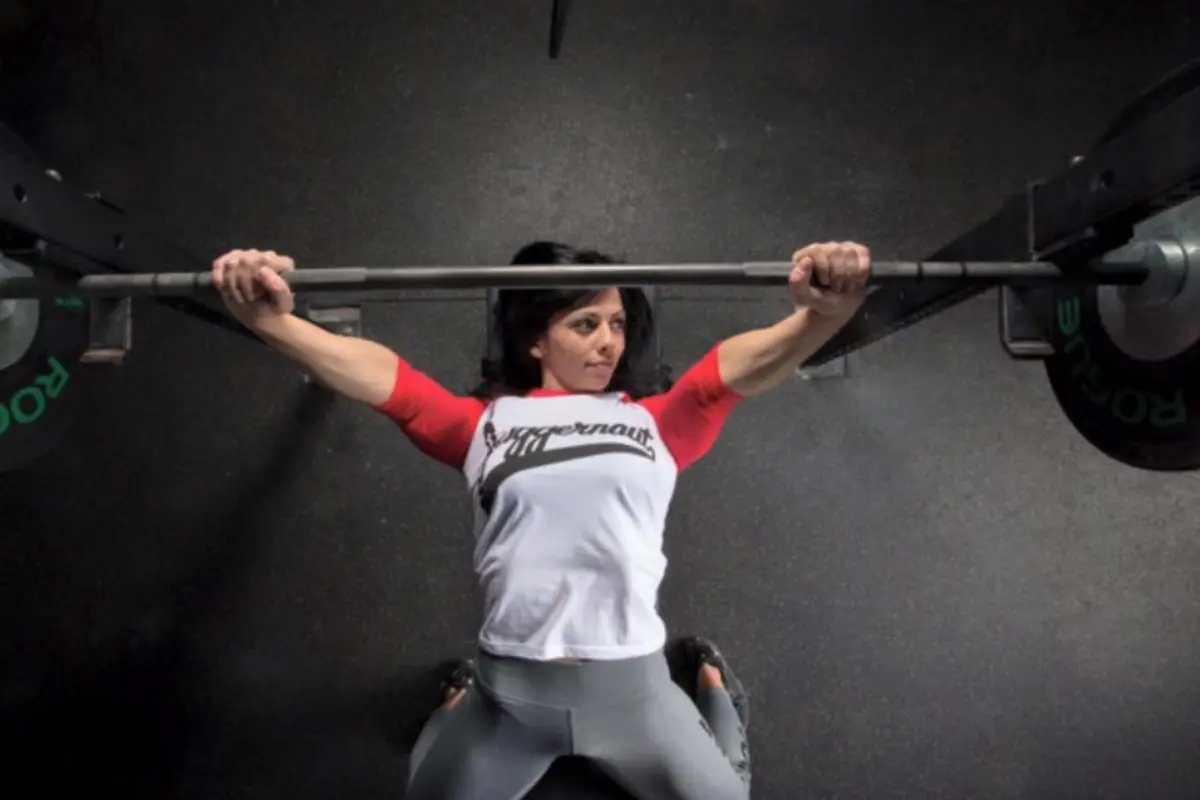 Cewek Kece Jago Pull Up Sambil Nari Ini Buat Kamu Semangat ke Gym