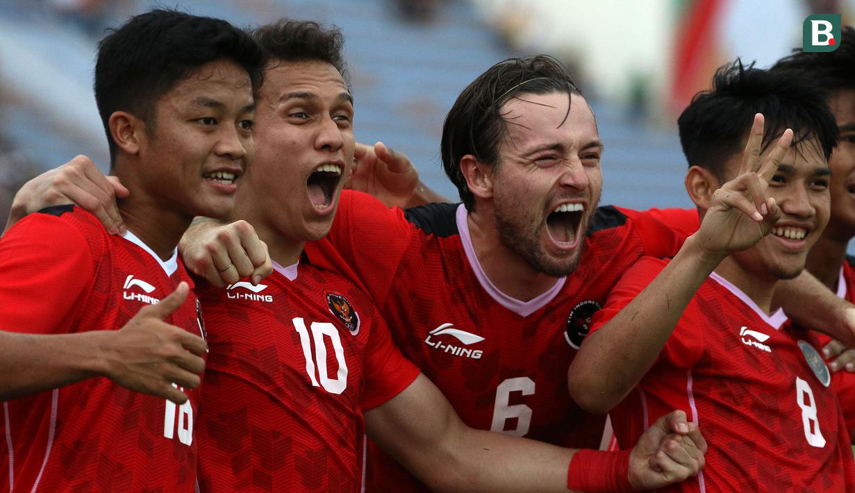 Timnas Indonesia U-23 berhasil meraih kemenangan usai menghadapi Filipina pada laga ketiga fase Grup A SEA Games 2021 yang berlangsung di Stadion Viet Tri, Phu Tho, Vietnam, Jumat (13/05/2022) sore WIB. Berikut ini aksi-aksi terbaik dari Egy Maulana dan kolega saat berhasil membawa Garuda Muda memuncaki klasemen Grup A untuk sementara. (Bola.com/Ikhwan Yanuar)