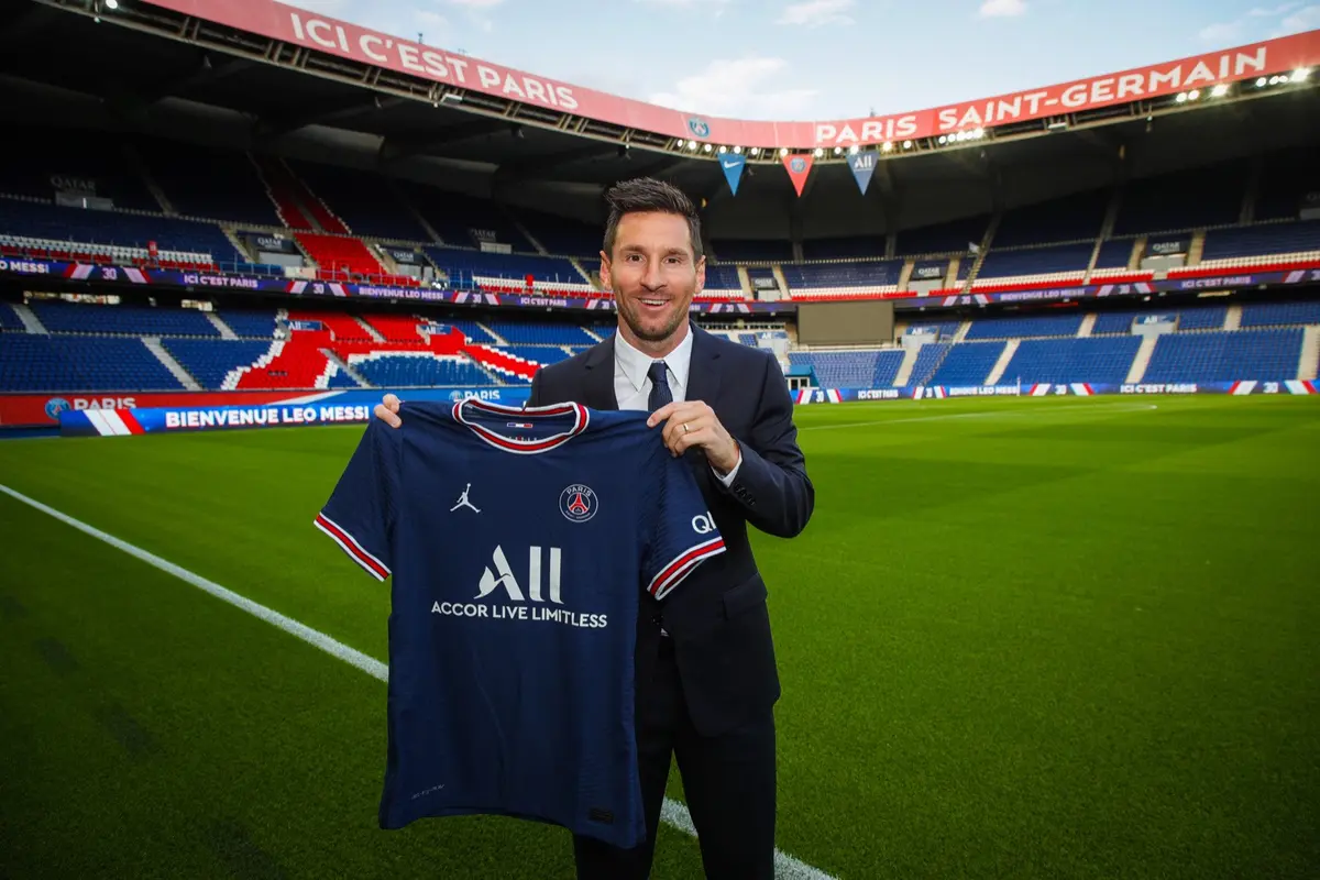 Resmi Gabung ke PSG, Jersey Lionel Messi Ludes Terjual dalam 20 Menit