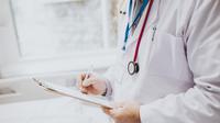 Bermodal Data Curian, Begini Kronologi Kasus Dokter Gadungan di RS PHC Surabaya. Foto: rawpixel.com/Freepik.