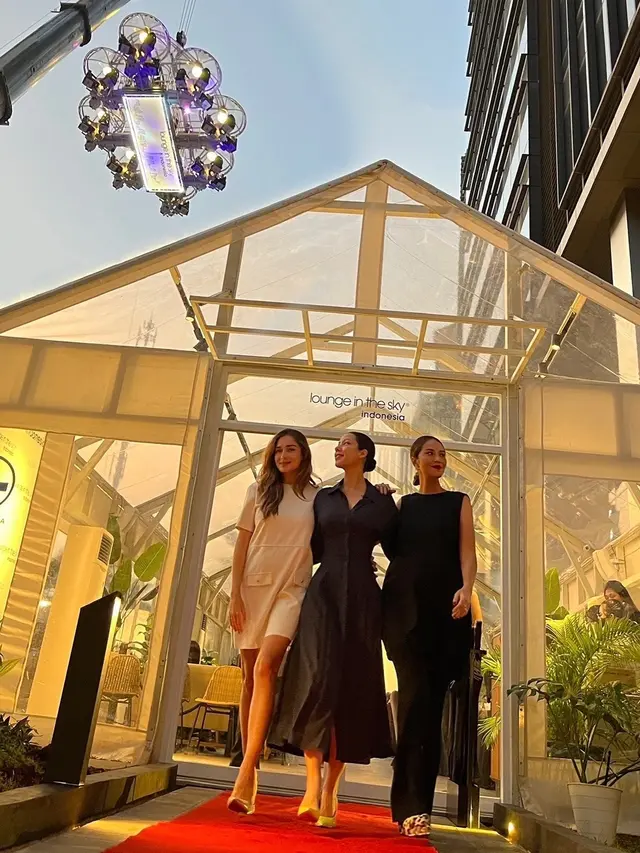 7 Potret Darma Mangkuluhur di Opening Lounge in the Sky Bali, Ada Titiek Soeharto