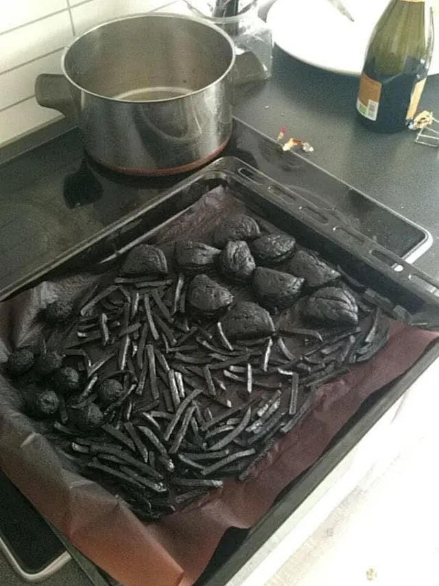 6 Potret Kocak Kalau Bapak-bapak Masak di Dapur Ini Bikin Tepuk Jidat