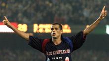 Rivaldo salah satu pilar saat Barcelona juara La Liga 1998/99 (CHRISTOPHE SIMON / AFP)