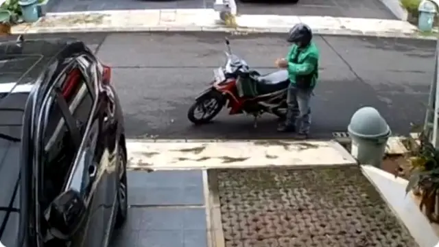 Tetap Patuhi Protokol Kesehatan, Aksi Driver Ojek Online Ini Bikin Salut